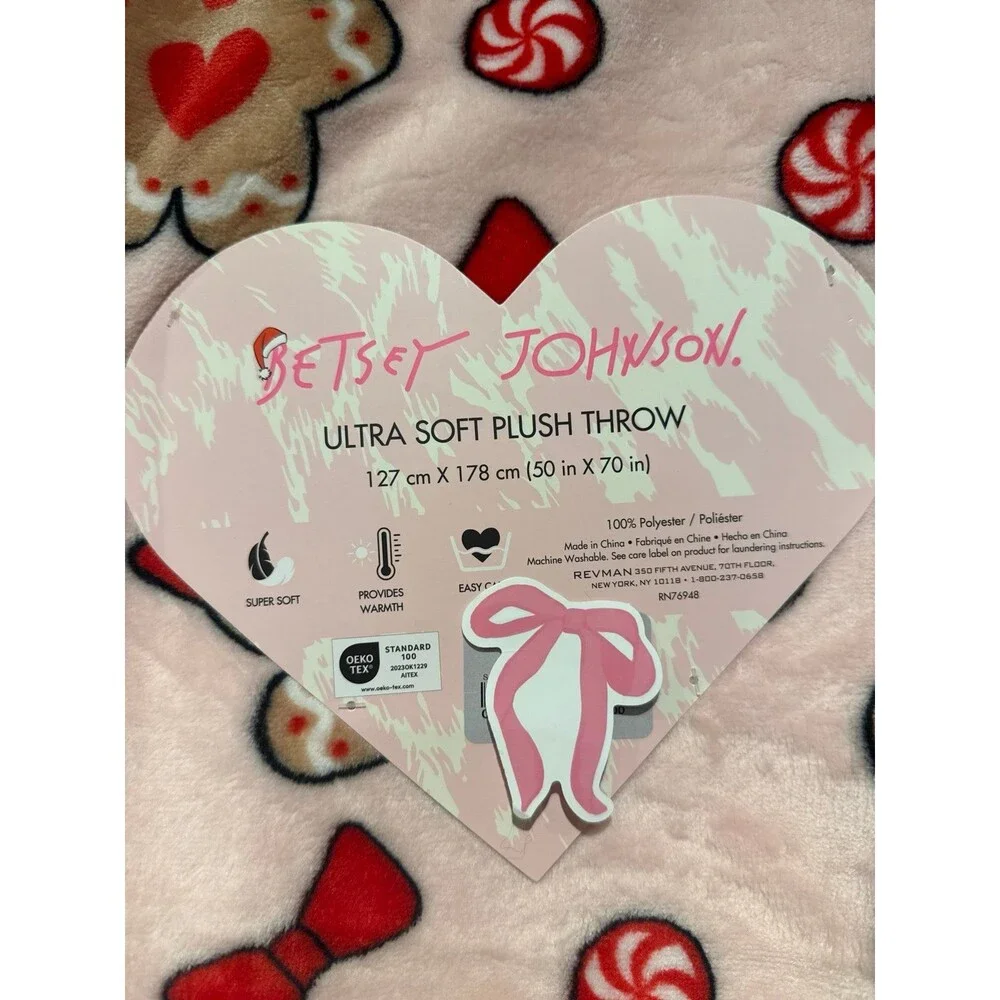 Betsey Johnson Christmas gingerbread Pink blanket